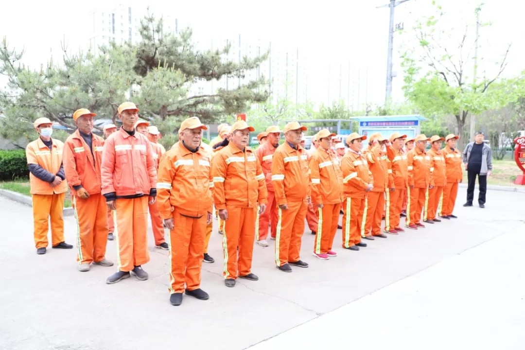 愛心傳遞 溫情捐贈—長田實業(yè)向環(huán)衛(wèi)工人捐贈環(huán)衛(wèi)服裝1200余套 愛心傳遞 溫情捐贈—長田實業(yè)向環(huán)衛(wèi)工人捐贈環(huán)衛(wèi)服裝1200余套